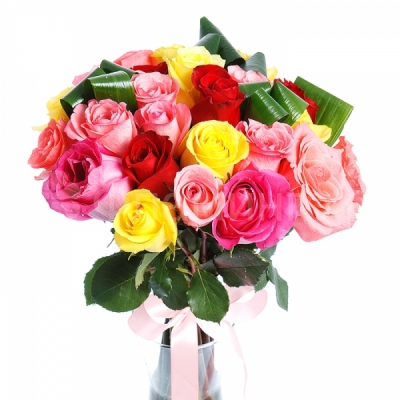 Ламбада Розы разных цветов в сочетании с листьями аспидистры – жизнерадостный <a href=
